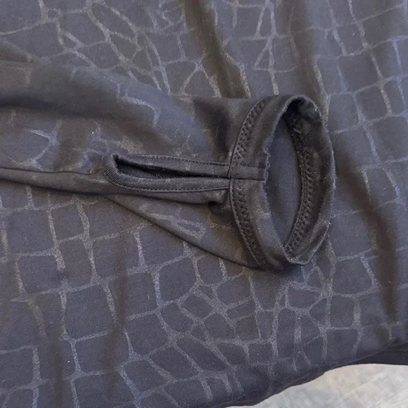 Old Navy Active Women’s Black Quarter Zip - Size Medium - Picture 4 of 6